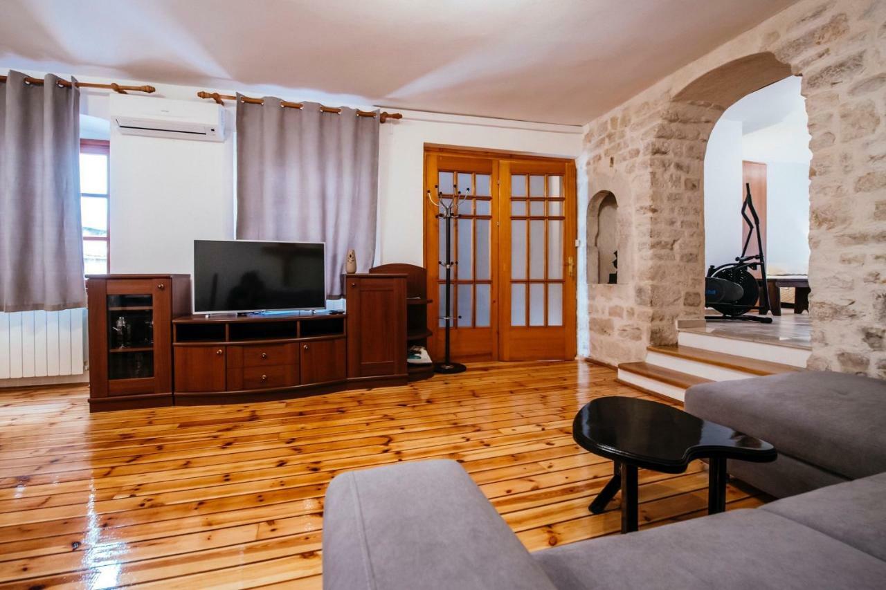 Heart Of Town Apartment Zadar Bagian luar foto
