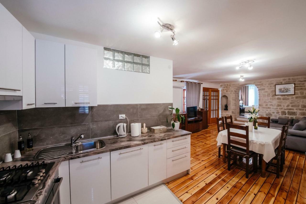 Heart Of Town Apartment Zadar Bagian luar foto