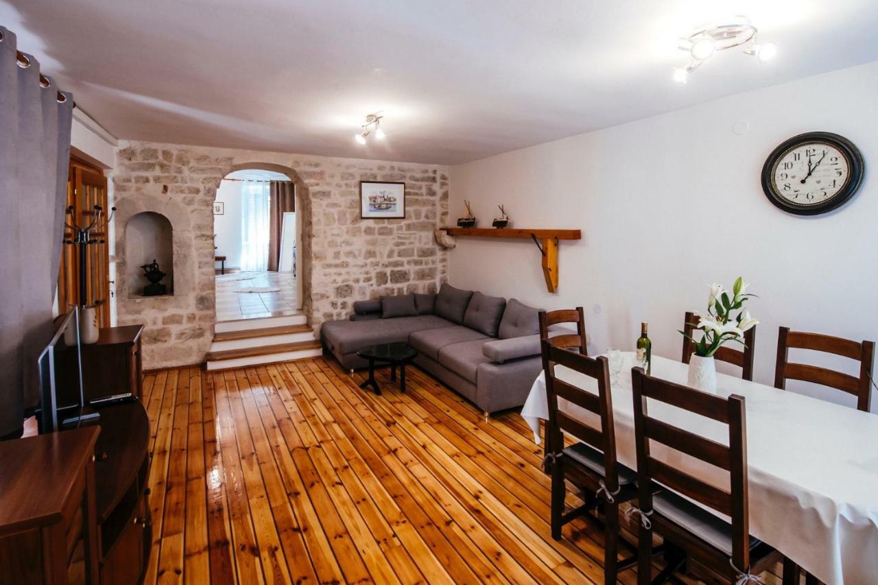 Heart Of Town Apartment Zadar Bagian luar foto