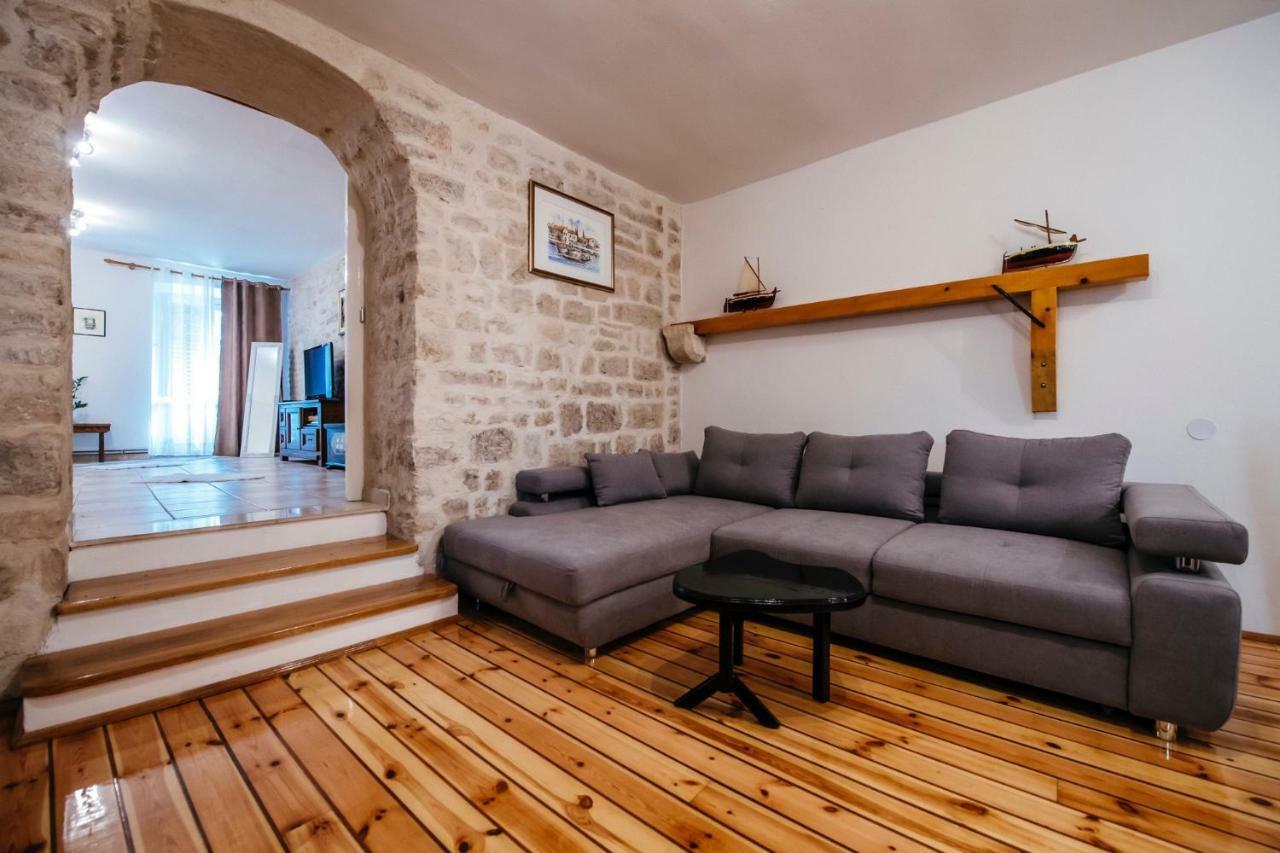 Heart Of Town Apartment Zadar Bagian luar foto