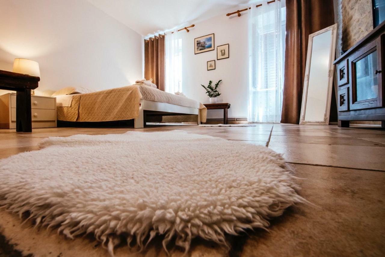 Heart Of Town Apartment Zadar Bagian luar foto