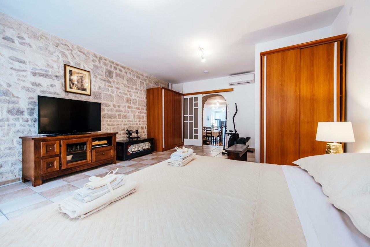 Heart Of Town Apartment Zadar Bagian luar foto