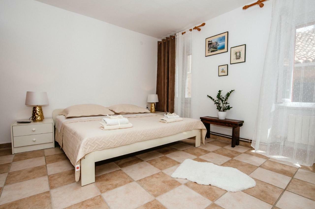 Heart Of Town Apartment Zadar Bagian luar foto