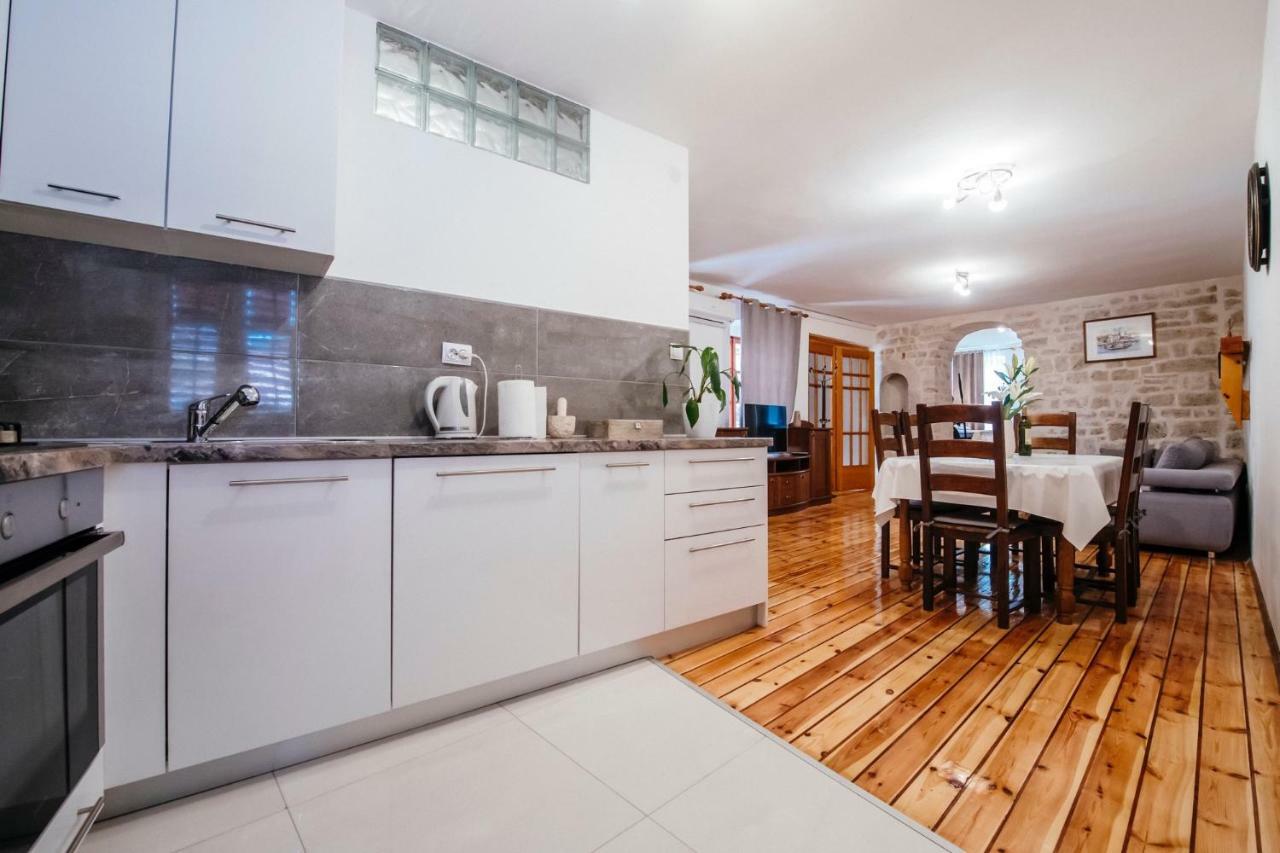 Heart Of Town Apartment Zadar Bagian luar foto
