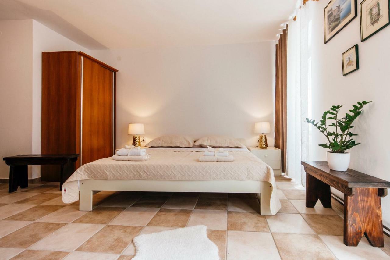 Heart Of Town Apartment Zadar Bagian luar foto