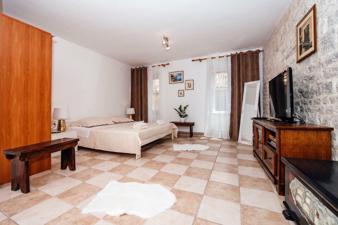 Heart Of Town Apartment Zadar Bagian luar foto