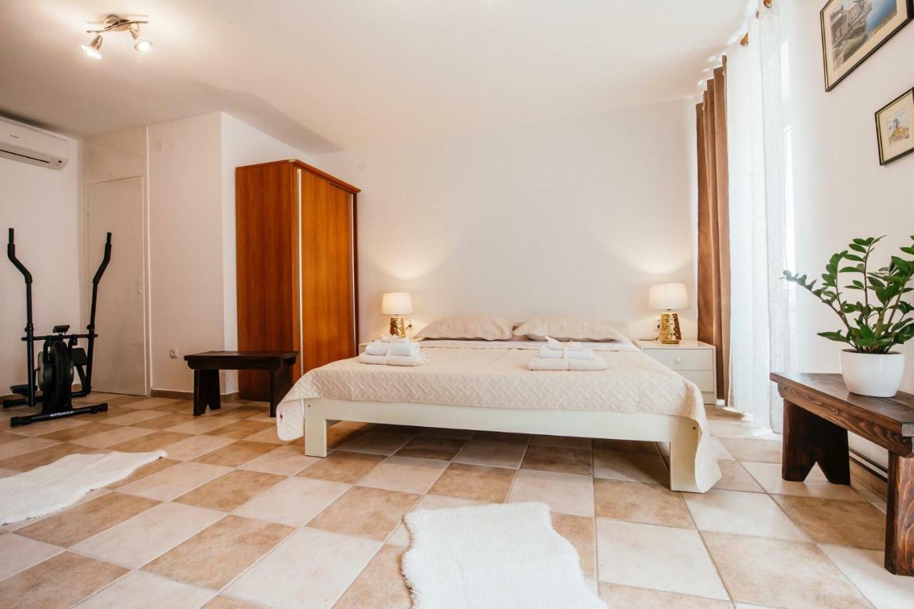 Heart Of Town Apartment Zadar Bagian luar foto